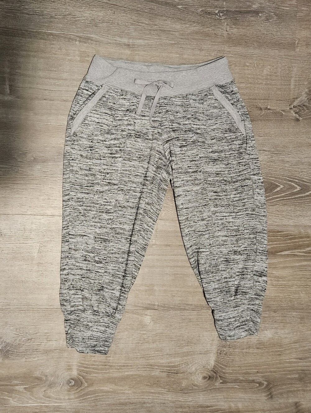 Athleta No Sweatin It Cropped Jogger Sweatpants Heather Gray Neon Mesh Casual S